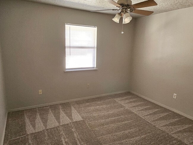 Building Photo - 1549 Arizona Dr