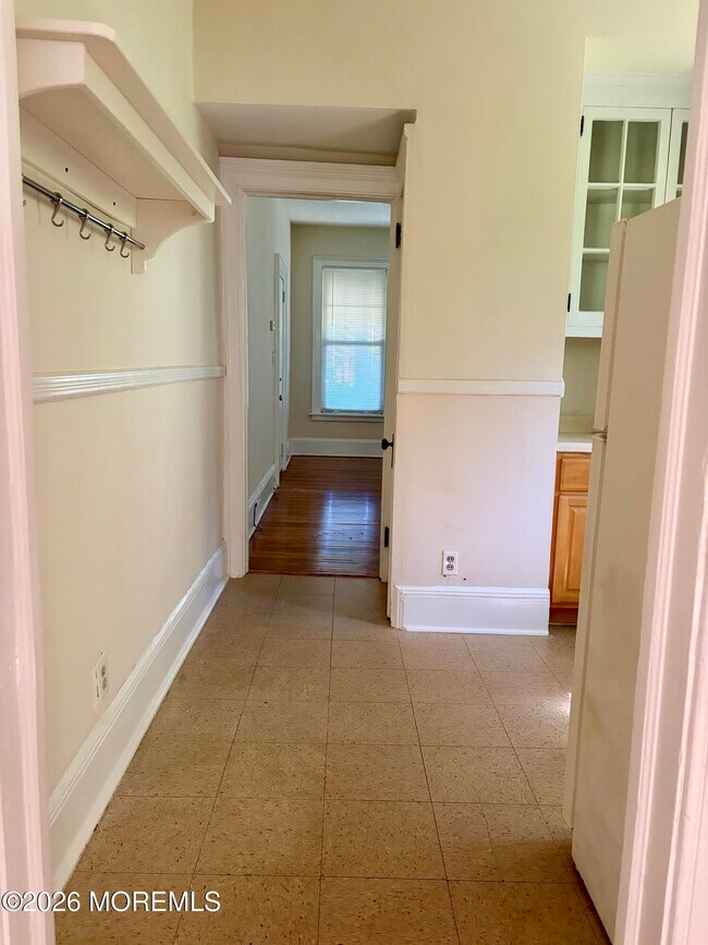 Building Photo - 207 Woodbridge Ave