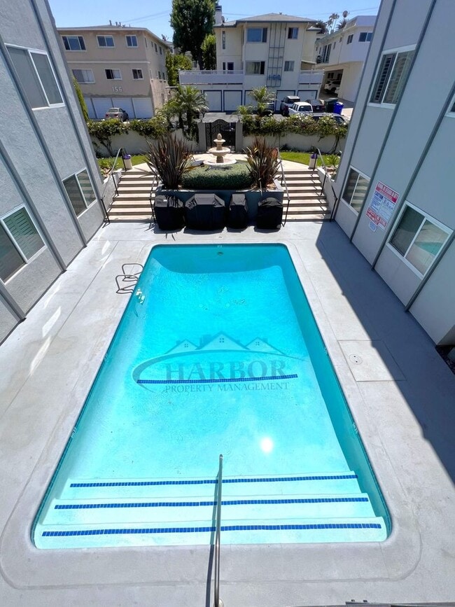 Building Photo - Beachside Charm – 2 Bed, 2 Bath.