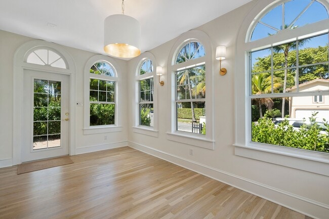 Building Photo - 224 10th St