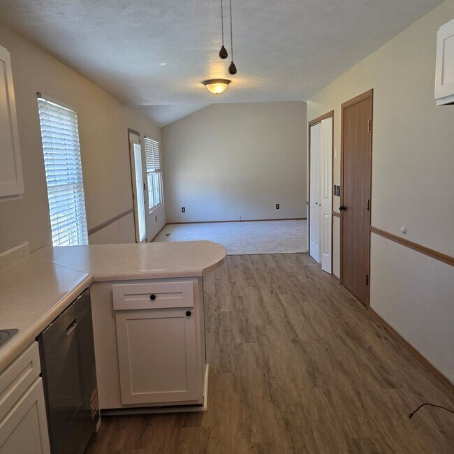 Building Photo - Great 3 bed 1.5 bath house in South Springfield