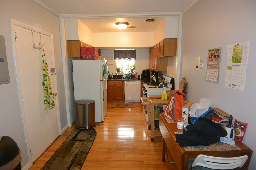 Building Photo - 178 Lake Shore Rd