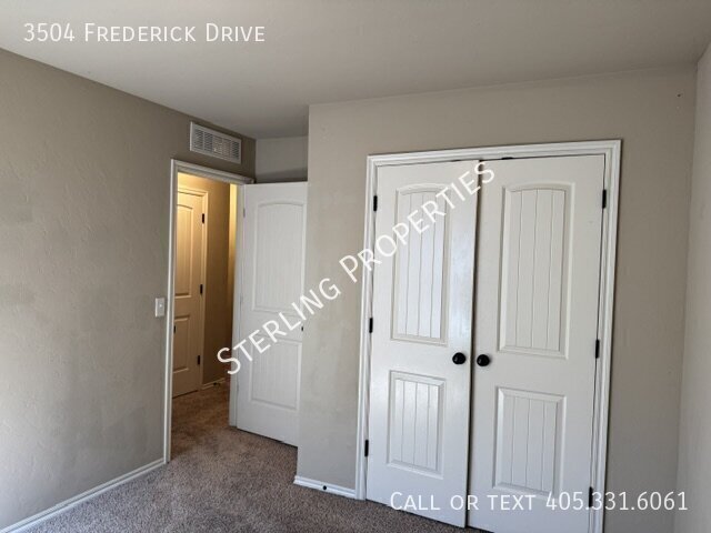 Building Photo - 3504 Frederick Dr