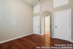 Building Photo - 321 Grove Ave