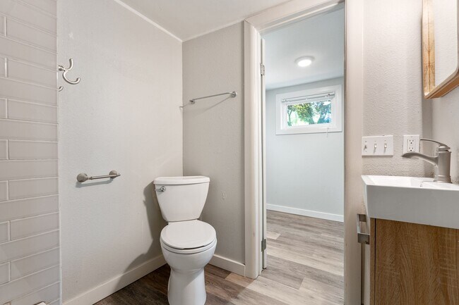 Building Photo - 1 BD available in the serene SW Hills