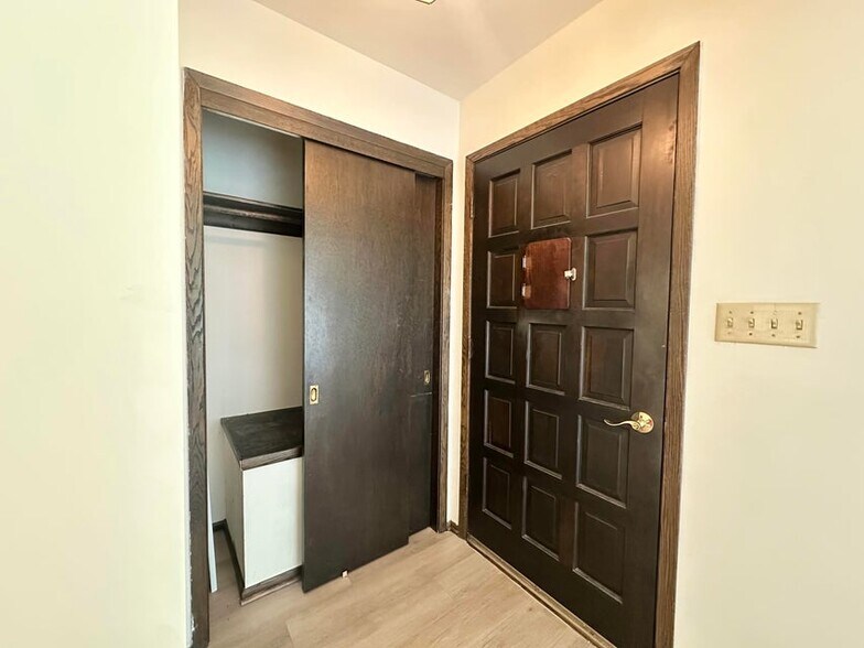 Building Photo - 2330 S Brookside Pky