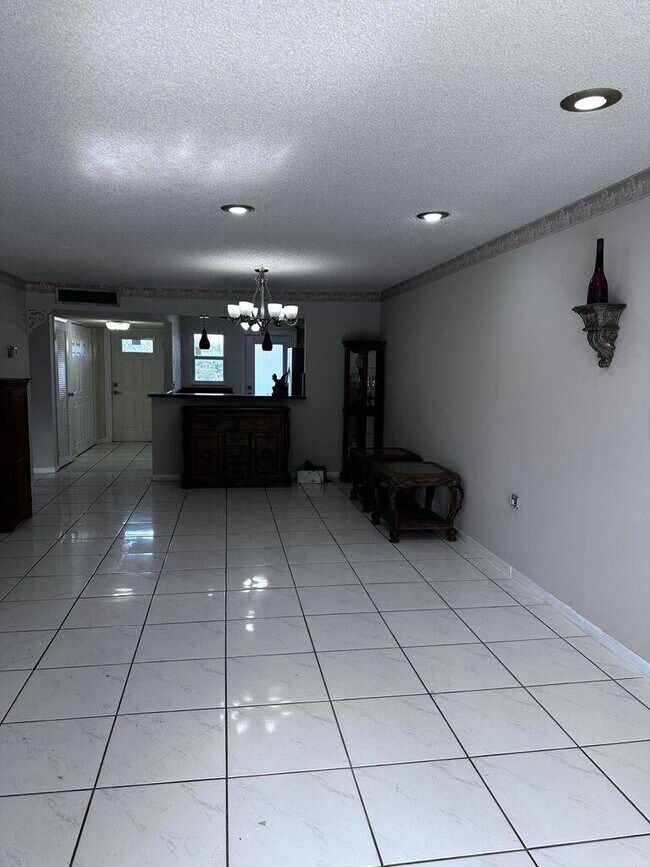 Building Photo - 6200 S Falls Cir Dr