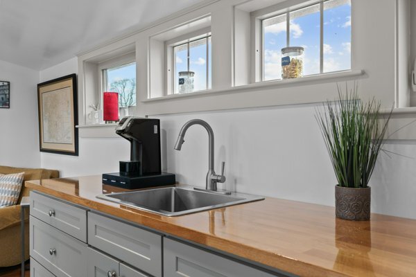 Building Photo - 358 Broadway