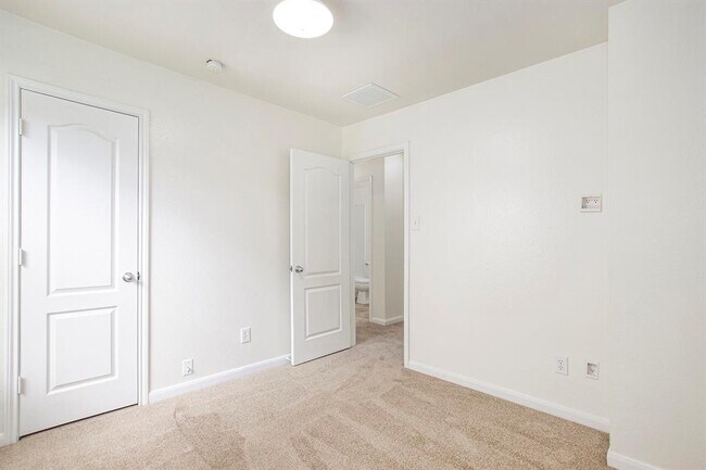 Building Photo - 7719 Serene Wood Ln