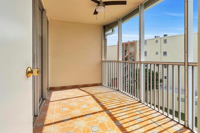 Building Photo - 1690 NE 191st St