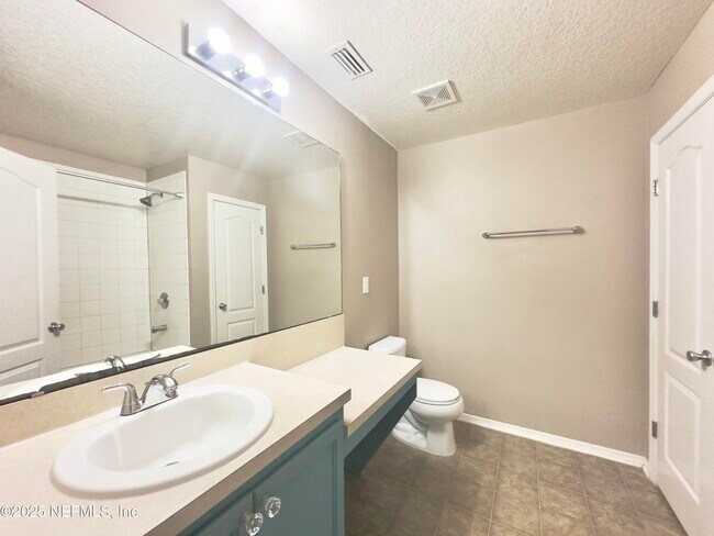 Building Photo - 204 Candlebark Dr