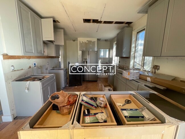 Building Photo - 54 Lawn St