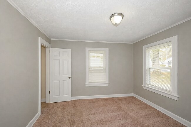 Building Photo - 3750 N Kercheval Dr