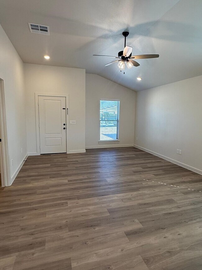 Building Photo - 6309 Poppy Dr