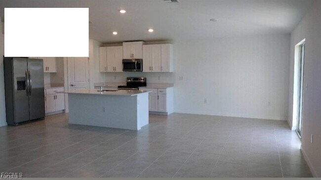 Building Photo - 1618 NE 34th Ln