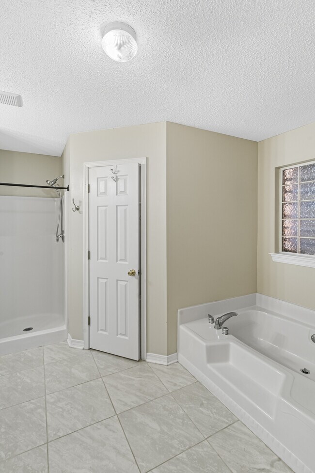 Building Photo - 8778 Faye Ct