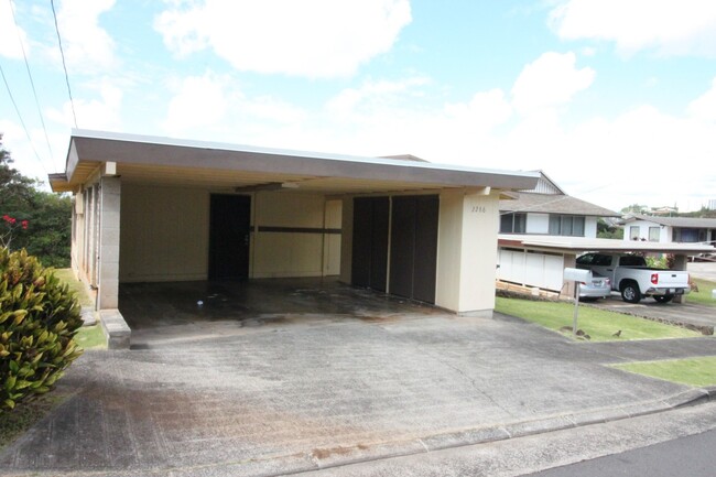 Building Photo - Spacious 3 Bedroom, 2 Bath, 2 Parking rent...