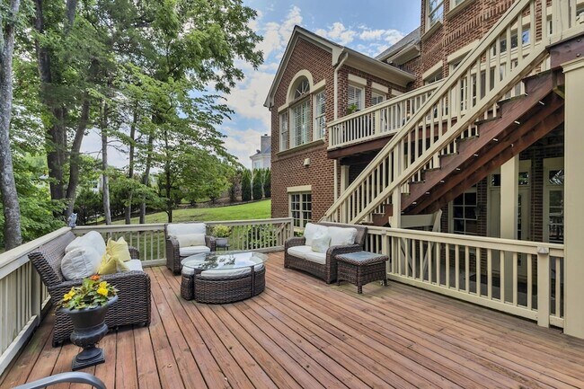 Building Photo - 12 Medalist Ct