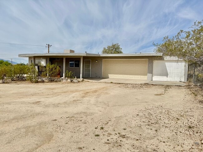 Building Photo - Coming Soon! 2 bedroom 1 bath