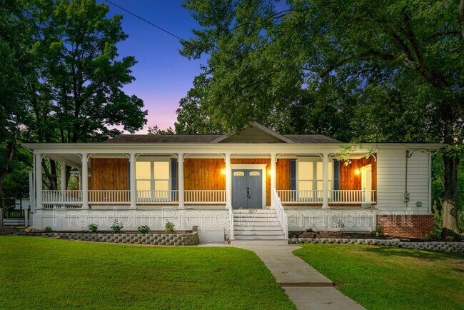 Building Photo - 8513 Thomas Dr