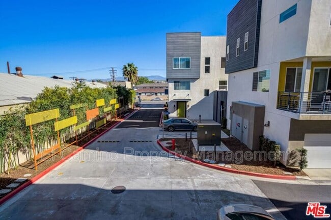 Building Photo - 835 Aloe Pl