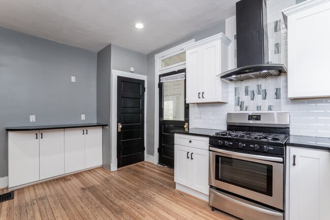 Building Photo - Fantastic 3bd/2ba home! Let yourself in!