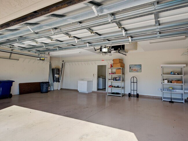 Building Photo - 3BD/2BA/3 Car Garage in Stoneybrook