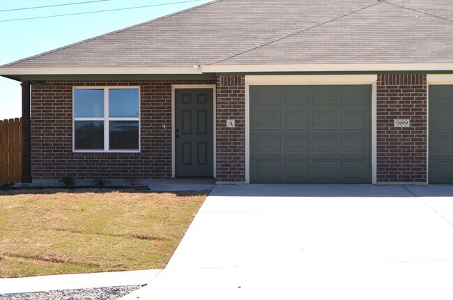 Primary Photo - 989 Cline Dr