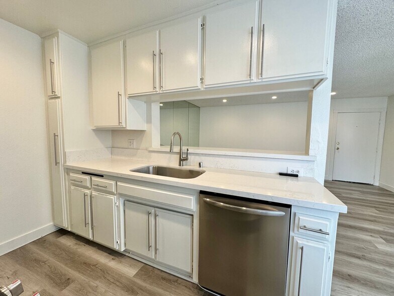 Building Photo - 3546 Hughes Ave