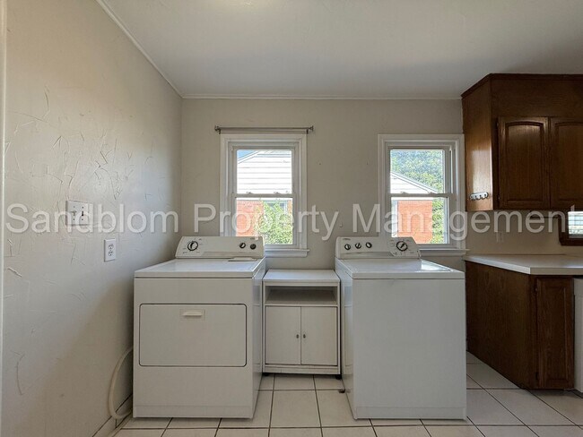 Building Photo - FOR LEASE | Tulsa | 3 Bed, 1 Bath Home - $...