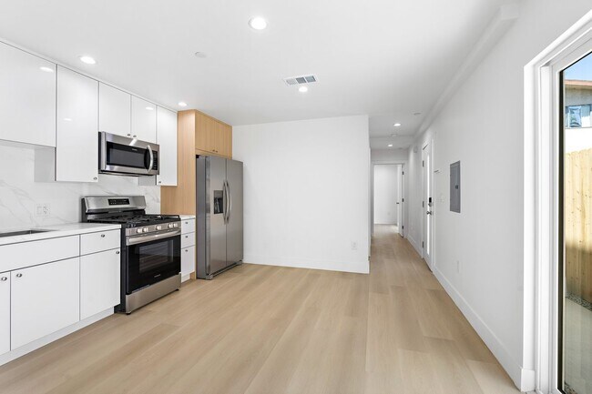 Building Photo - 10963 Calvert St