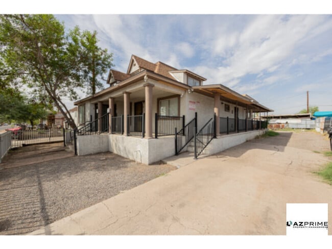 Building Photo - Modern 2/1 Phoenix Apartment - Comfort &am...