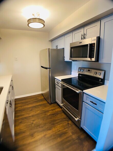 Building Photo - 305 Shepherds Way