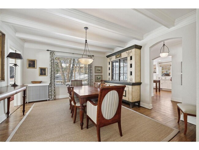 Building Photo - 2810 W Lake of the Isles Pkwy