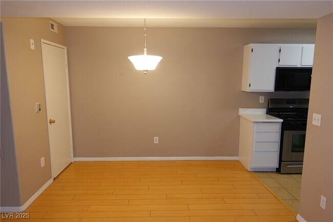 Building Photo - 7885 W Flamingo Rd