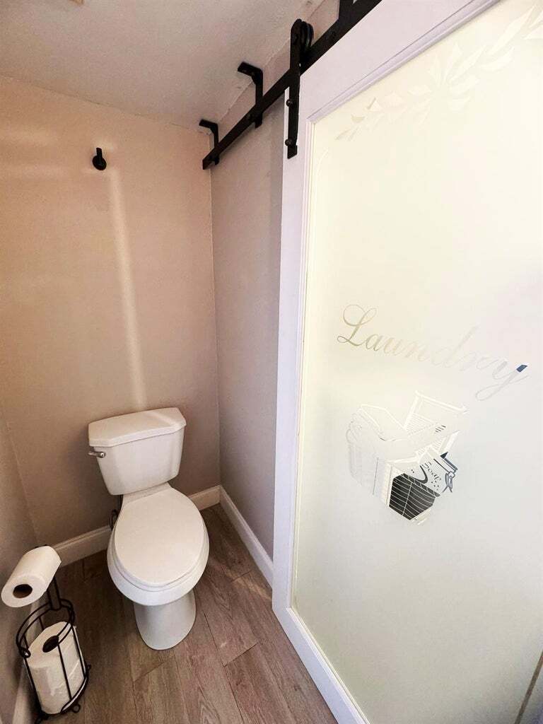 Building Photo - 321 Sandtree Dr