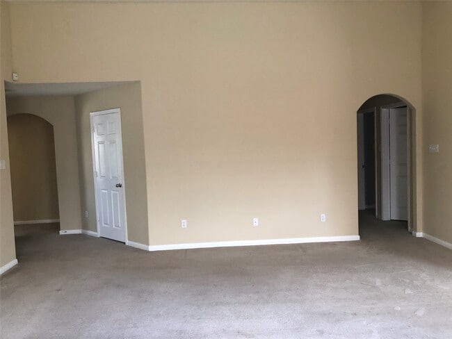 Building Photo - 1211 Colonial Manor Dr