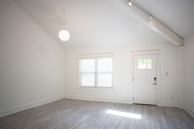Building Photo - 113 Barclay Rd