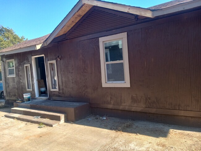 Building Photo - 803 Richmond Ave