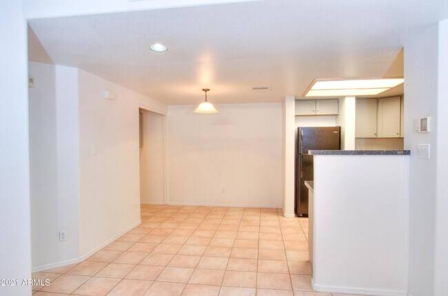 Building Photo - 10410 N Cave Creek Rd