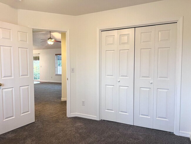 Building Photo - 3BD/2BA HOME W/GARAGE IN LEBANON