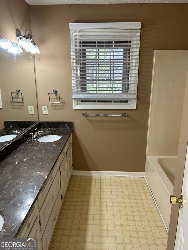 Building Photo - 185 Pebble Creek Dr