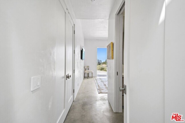 Building Photo - 5911 Busch Dr