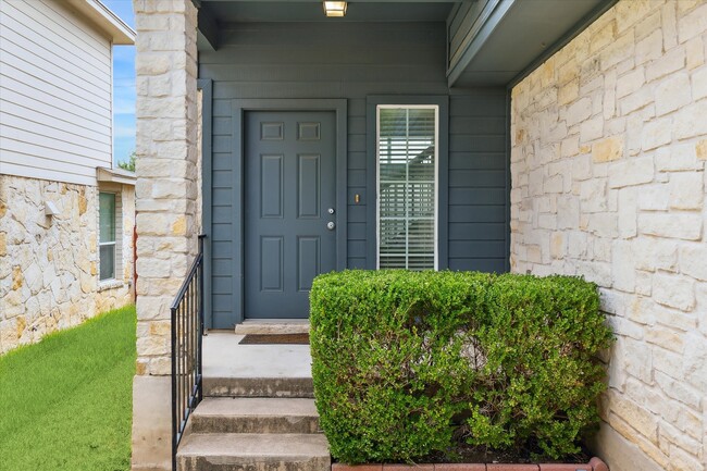 Building Photo - 2124 Nestlewood Dr