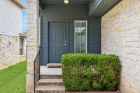 Building Photo - 2124 Nestlewood Dr