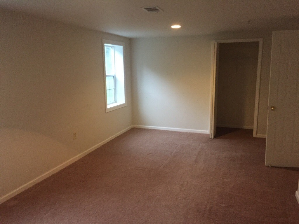 Living room 1 K - 4300 Stablemere Ct