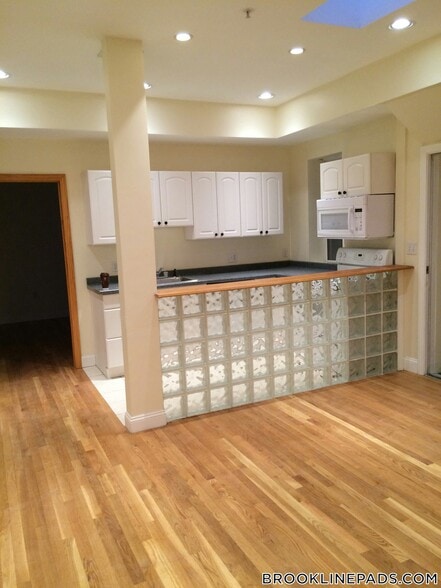 Building Photo - 1801 Beacon St