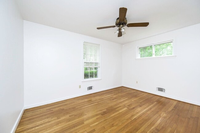Building Photo - Charming 3BR Home with Hardwood Floors, Fireplace & Bright Living Spaces in Midlothian