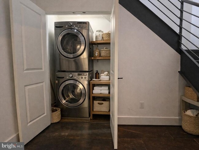 Building Photo - 2328 Champlain St NW