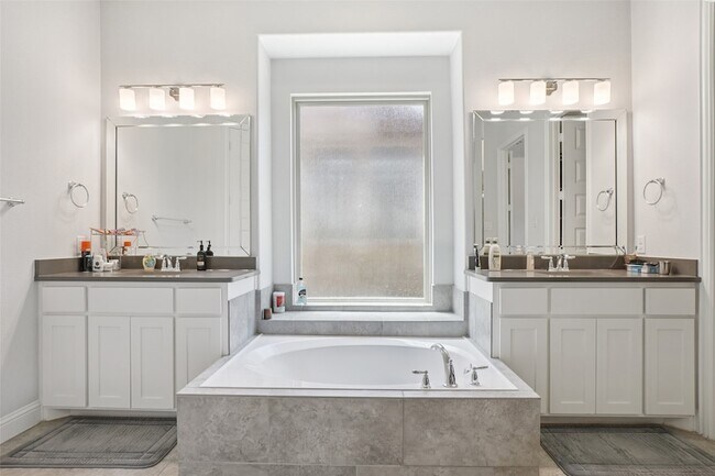 Building Photo - 6209 Verbena Ln